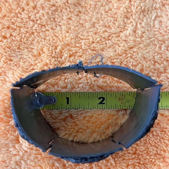 Wide Antique Chinese Export Cinnabar and Silver Filigree Bracelet - Picture 10 of 12